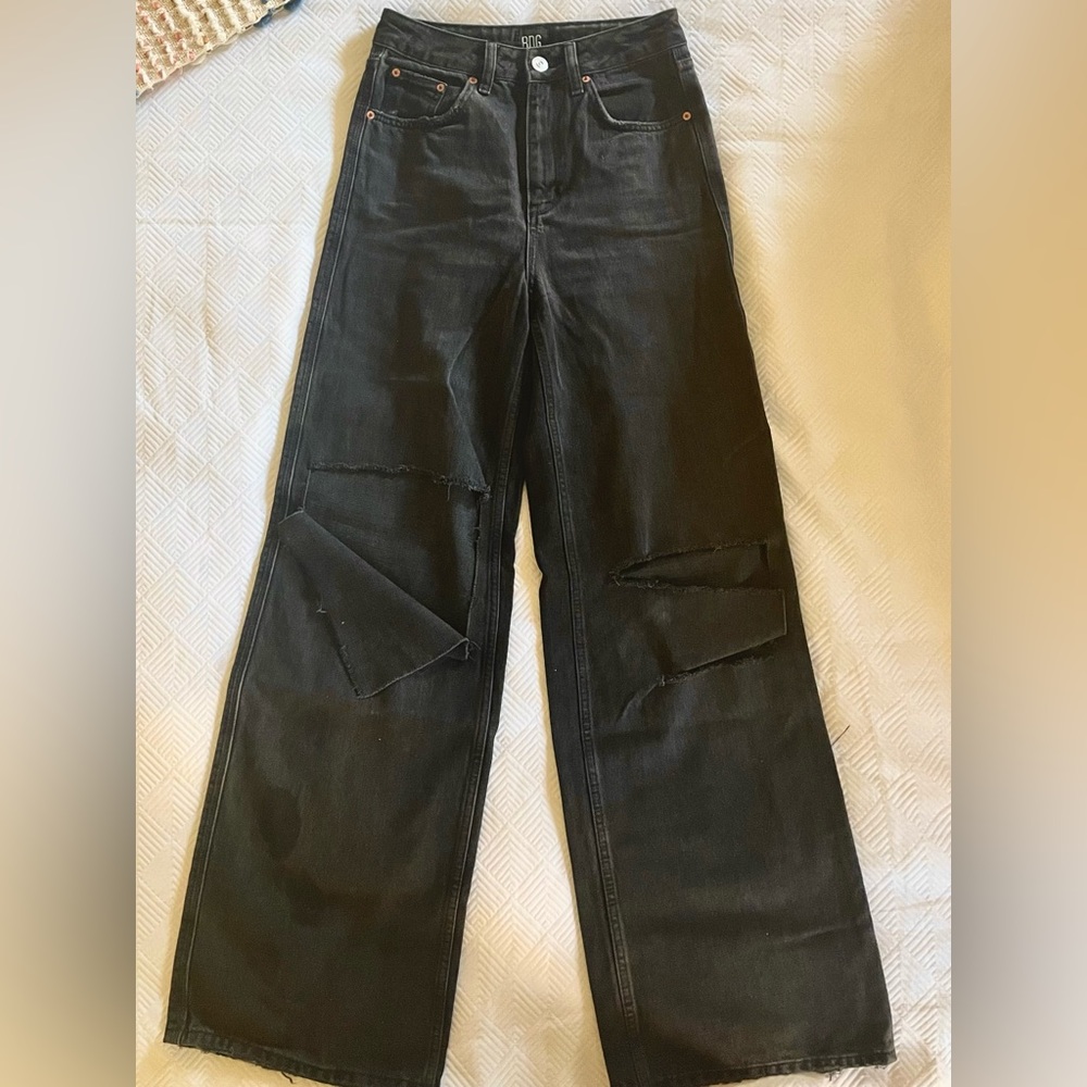 BDG Urban Outfitters Ripped Puddle Jeans W26 L32
